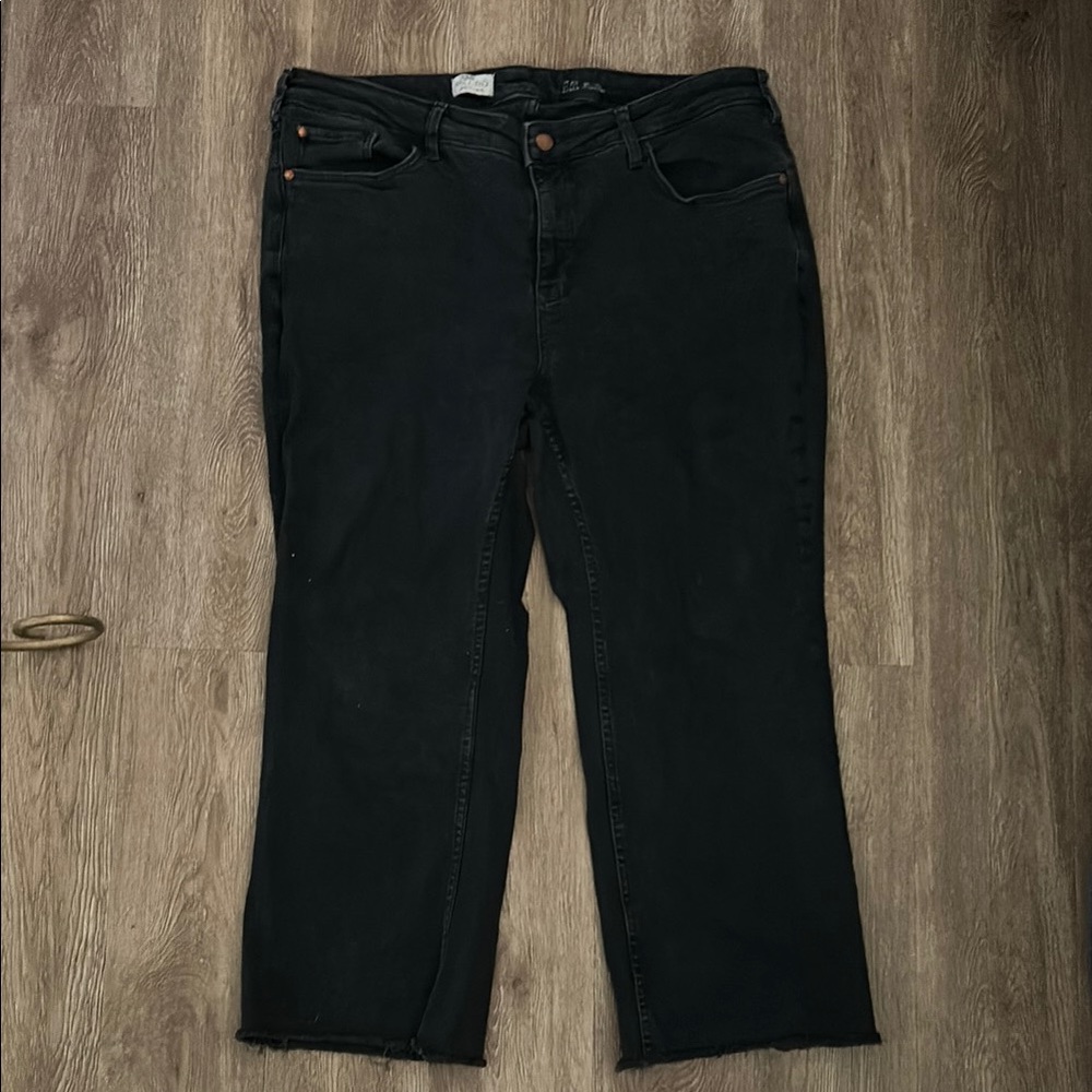 Women's Black Crop Jeans